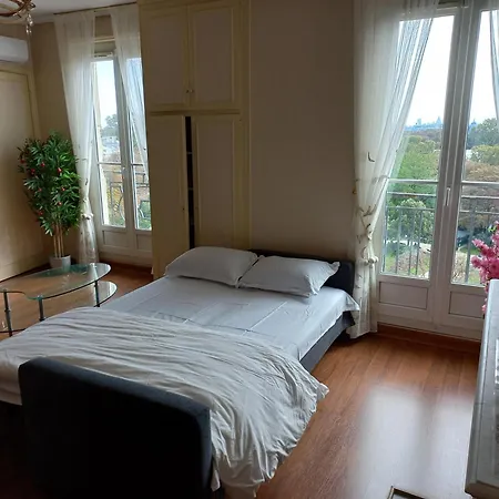 Champs-elysees Amazing View Of Bed & Breakfast