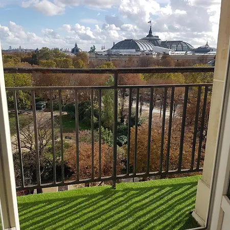 Champs-elysees Amazing View Of Bed & Breakfast