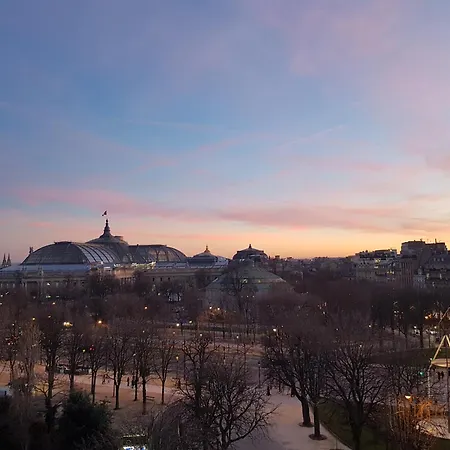 Champs-elysees Amazing View Of Bed & Breakfast