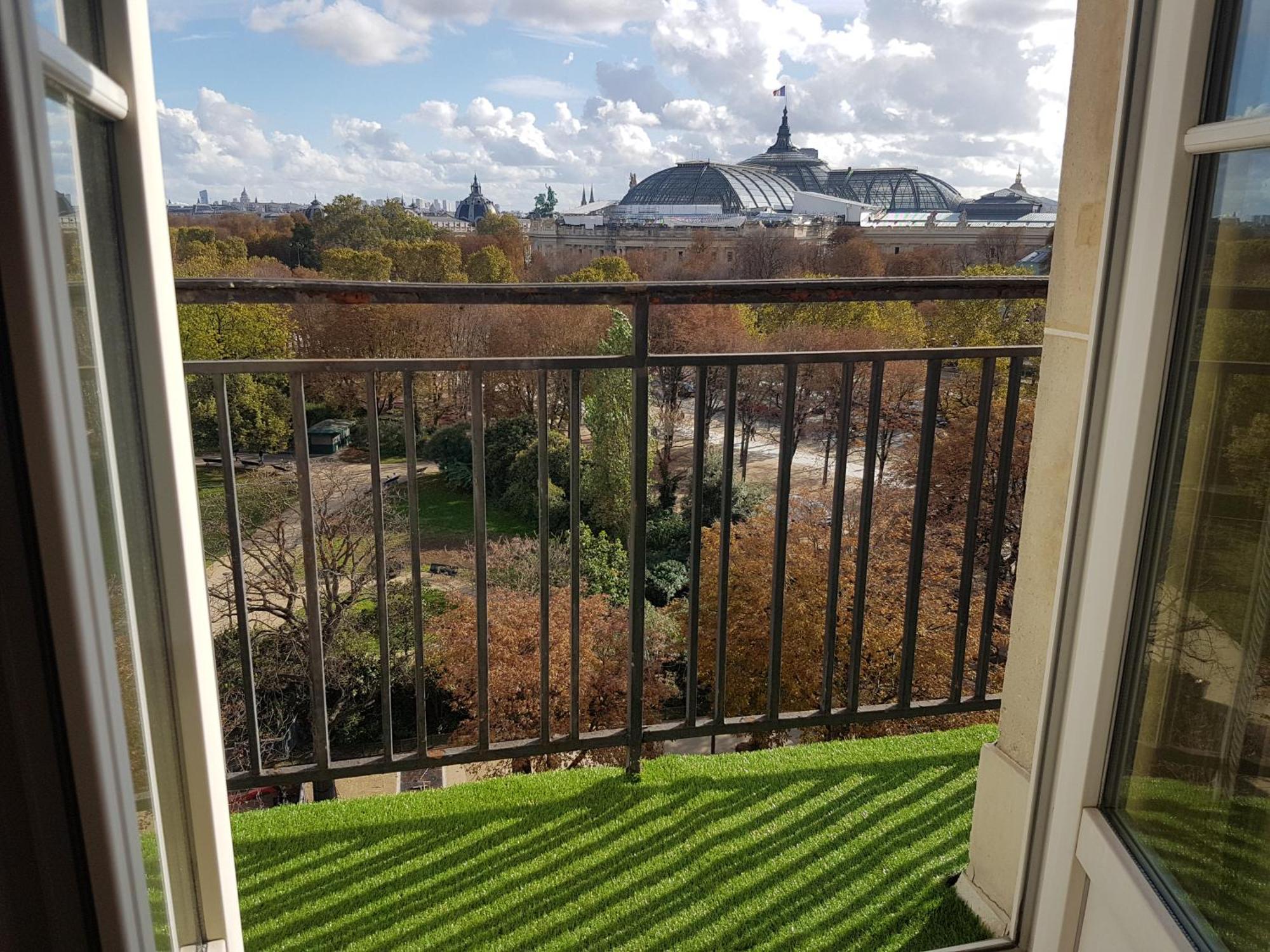 Champs-elysees Amazing View Of Bed & Breakfast